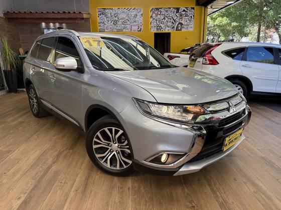 MITSUBISHI OUTLANDER 3.0 GT 4X4 V6 24V GASOLINA 4P AUTOMÁTICO MITSUBISHI OUTLANDER 3.0 GT 4X4 V6 24V GASOLINA 4P AUTOMÁTICO